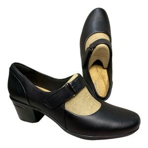Clarks black pumps brand new size 8.5 black